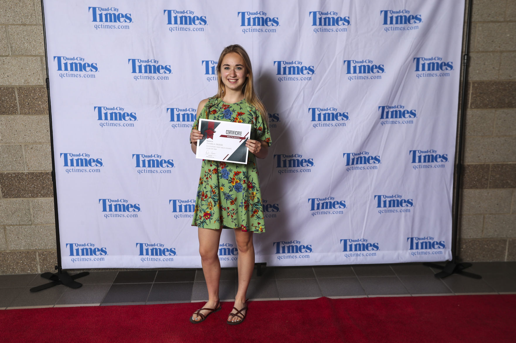 051518-salute-to-academics-red-carpet-013